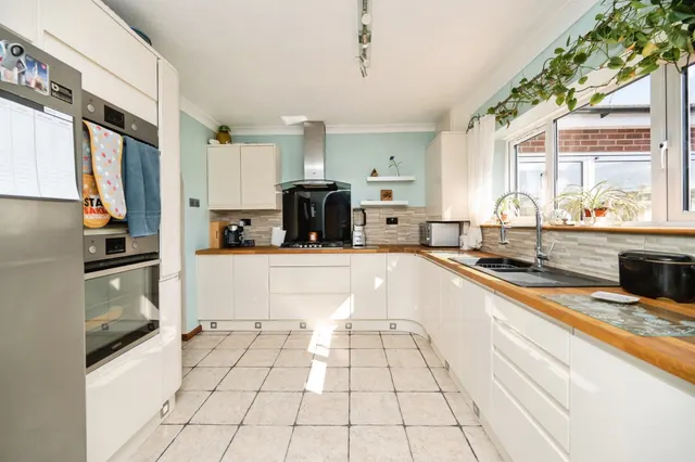 Birchfield Lane, Oldbury, B69, photo 3
