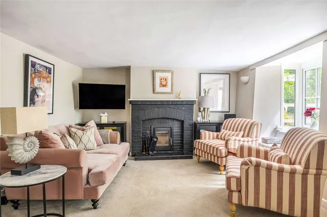 Photo 3 — Meadow Way, Barton on Sea, New Milton, Hampshire, BH25 7AN
