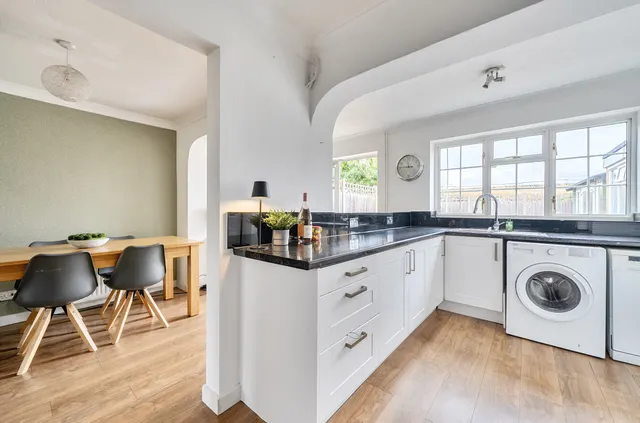 Waterloo Crescent, Wokingham, RG40, photo 3