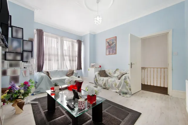 Tooting Bec Road, London, SW17, photo 2