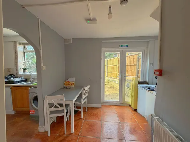 Dunstable Close, Harold Hill, RM3, photo 3