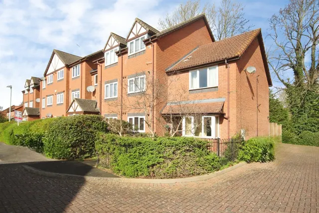 Cobham Green, Whitnash, Leamington Spa, photo 1
