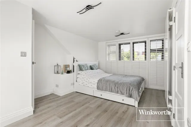4 bedroom house — Milton Avenue, Barnet, EN5