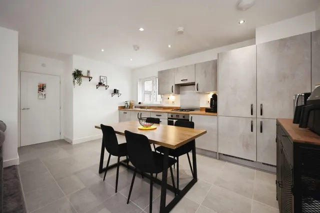 Photo 2 — Axtell Way, Weston Turville, Aylesbury