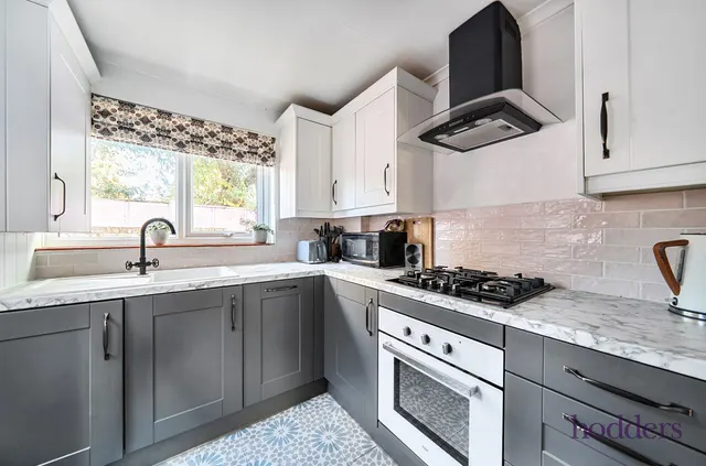 Grove Road, Chertsey, KT16, photo 3