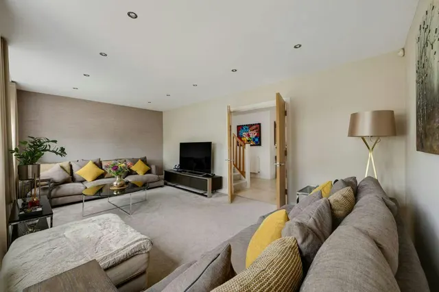 Photo 3 — Highfield Road, Bromley, BR1