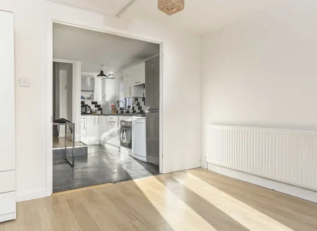 Photo 2 — Lower Richmond Road, Putney, SW15