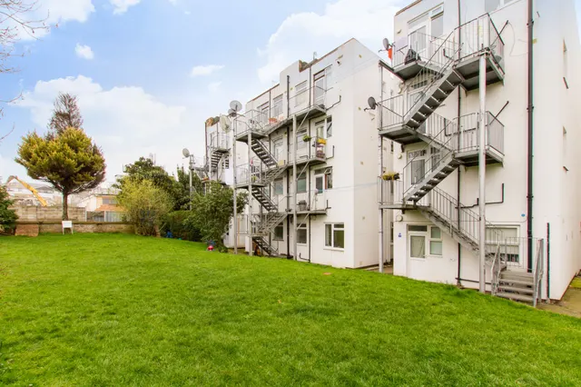 225d Wood Street, London, photo 1