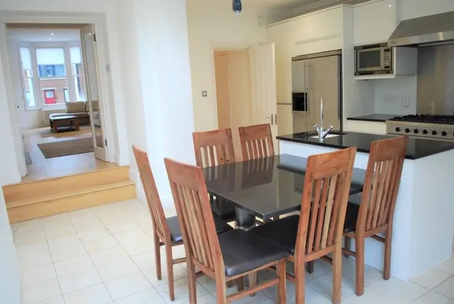 Spectacular Five Bedroom Semi-Detache, photo 3