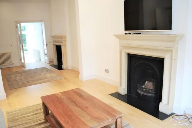 Spectacular Five Bedroom Semi-Detache, photo 2