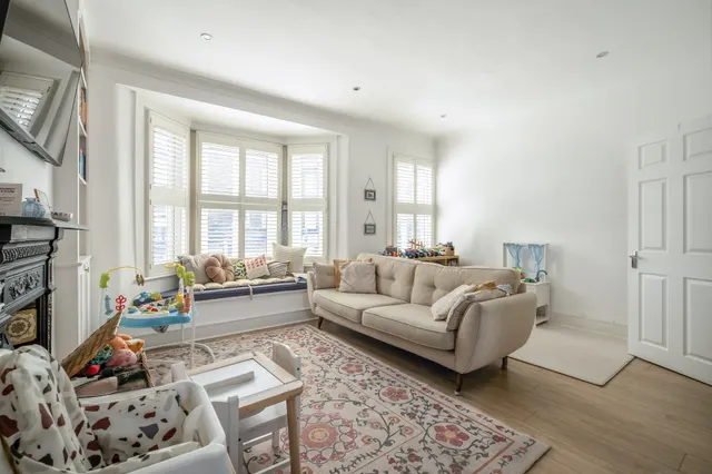 Garratt Lane, London, SW18, photo 1