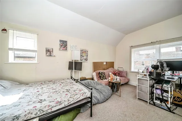 Photo 3 — Foster Hill Road, Bedford, Bedfordshire, MK41