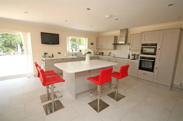 New Milton, Hampshire, photo 2