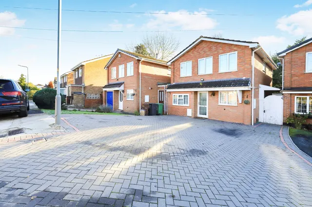 Brunslow Close, Oxley, WV10, photo 1