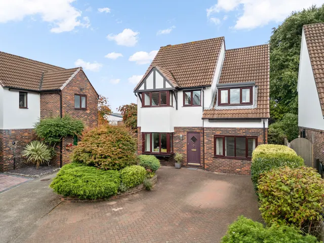 Woodford Close, Thelwall, Warrington, Warrington, WA4 2NA, photo 1