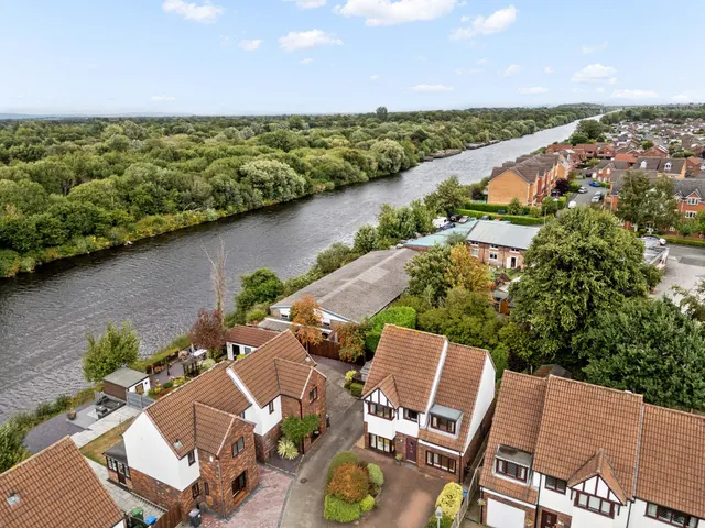 Photo 2 — Woodford Close, Thelwall, Warrington, Warrington, WA4 2NA