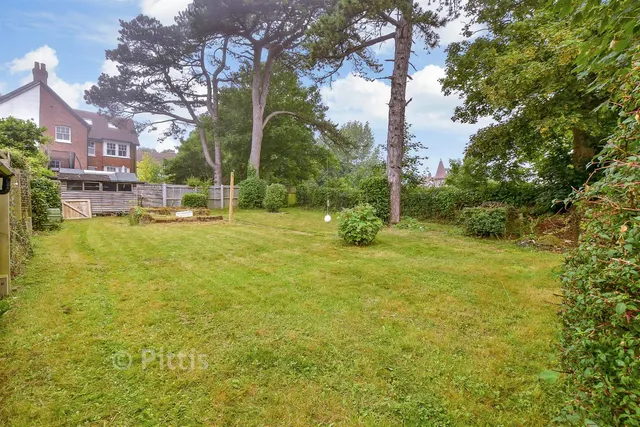 York Road, Totland Bay, PO39, photo 2