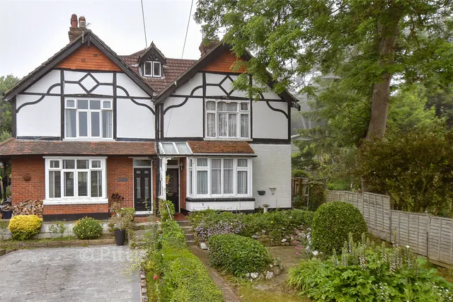 York Road, Totland Bay, PO39, photo 1