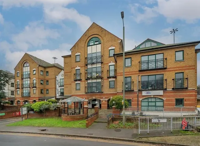 Brent Cross Gardens, Brent Cross, NW4