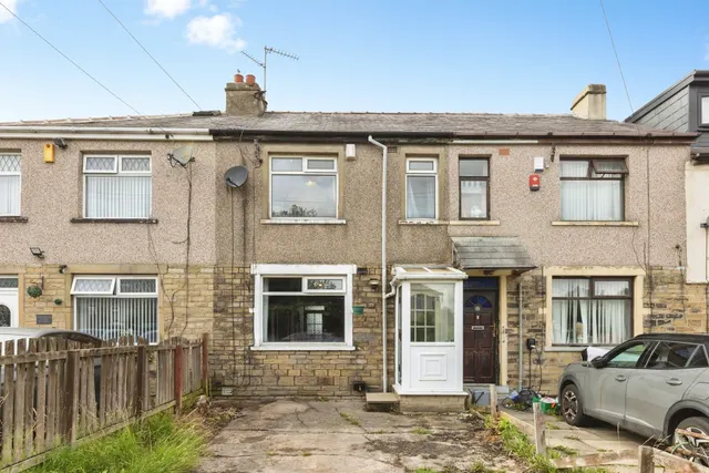Dovesdale Grove, Bradford, photo 1