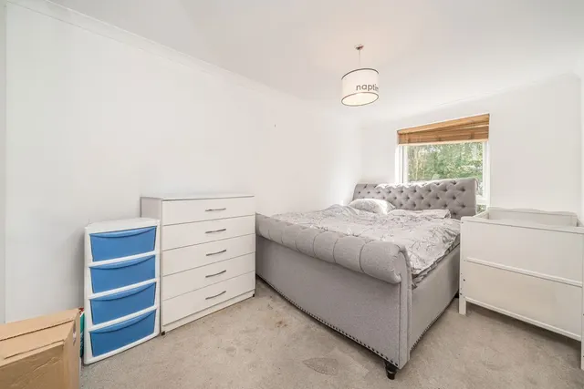 Uxbridge Road, TW12, photo 3