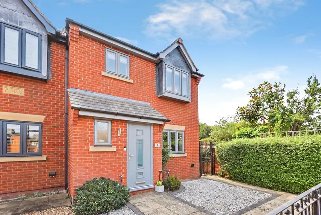 High Street, Hardingstone, NN4, photo 1