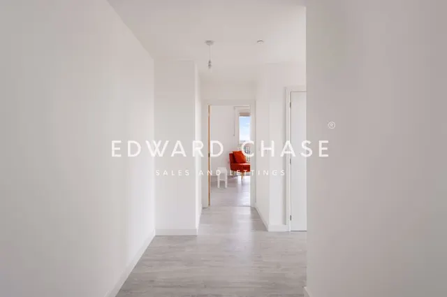 Shearwater Drive, London, NW9, photo 2