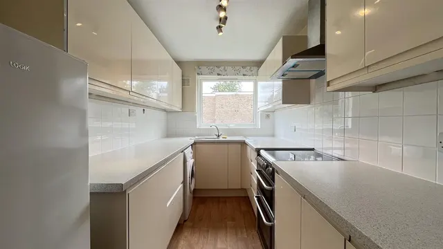Upton Dene, Sutton, SM2 6TA, photo 1