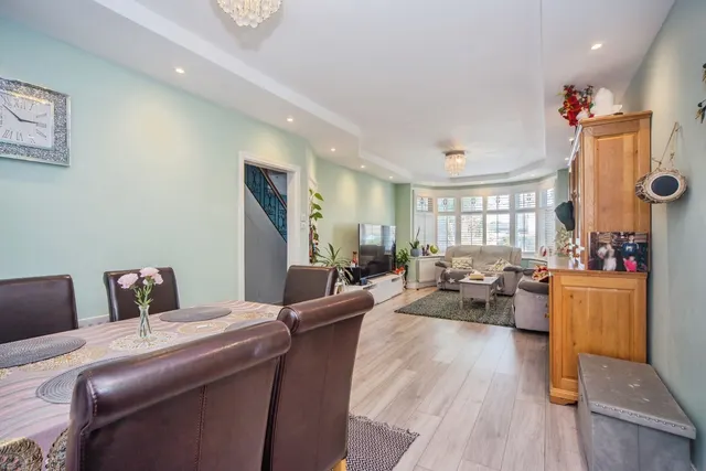 Regents Park Road, Regents Park, SO15, photo 2