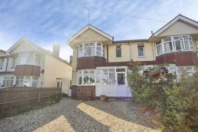Regents Park Road, Regents Park, SO15, photo 1