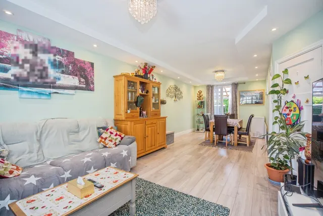 Regents Park Road, Regents Park, SO15, photo 3