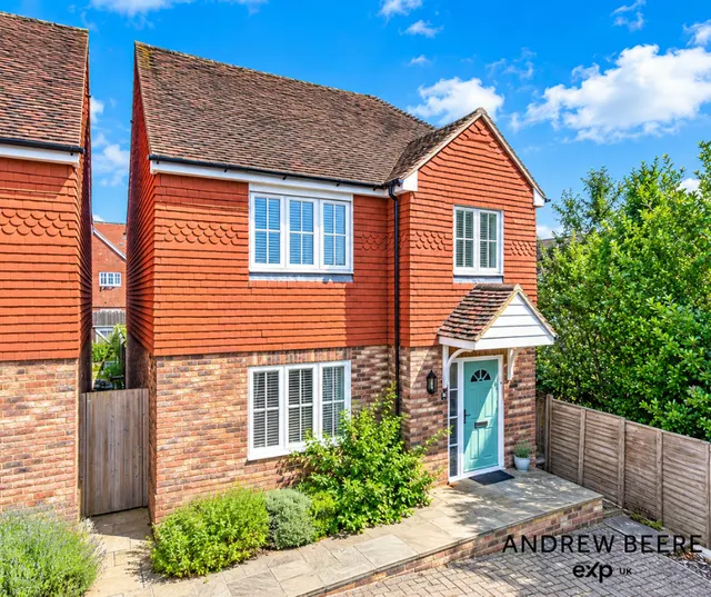 Bishop Close, High Halden, TN26, photo 1
