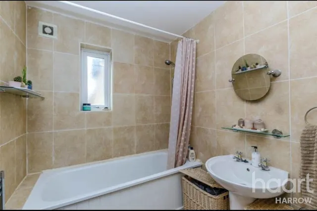 Weald Lane, Harrow, HA3, photo 3