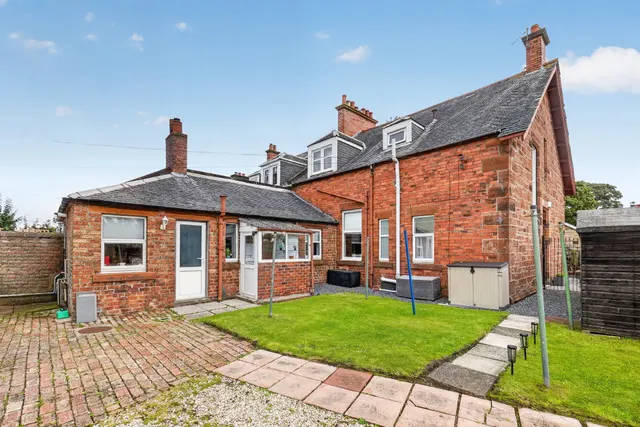 Photo 2 — 25 Craigie Avenue, Ayr, KA8 0EH