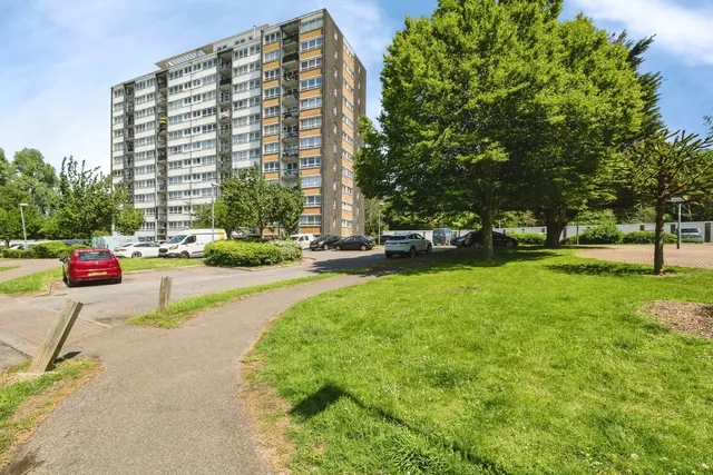 Slewins Close, HORNCHURCH, Essex, RM11, photo 1