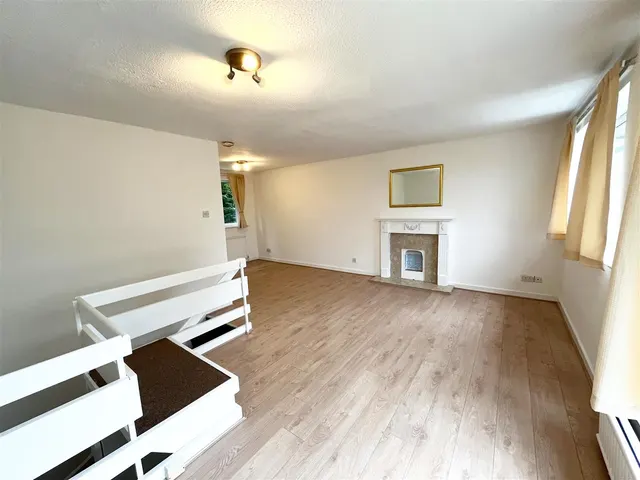 Chestnut Close, Wilmslow, SK9, photo 2
