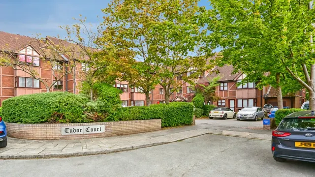 Tudor Court, Liverpool, L19, photo 1