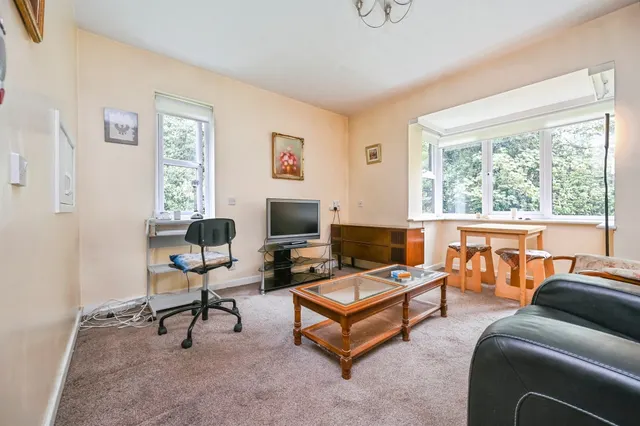 Tudor Court, Liverpool, L19, photo 3