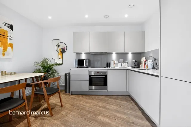 Moorhen Drive, London, NW9, photo 2