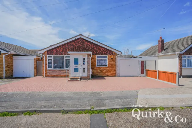 Gainsborough Avenue, Canvey Island, SS8, photo 1