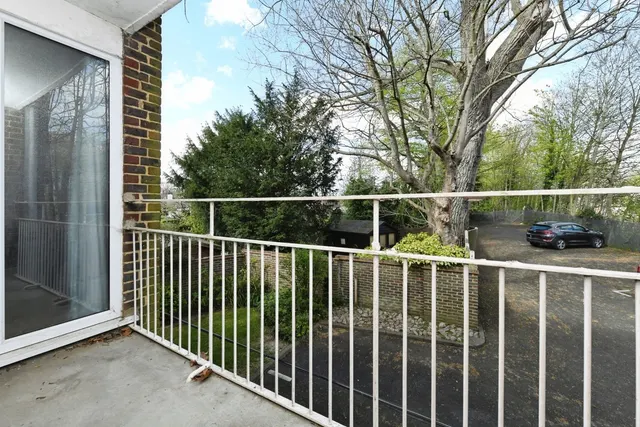 Photo 2 — Gordon Road, Shenfield, Brentwood, Essex, CM15