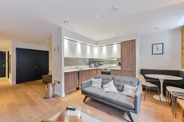 Photo 3 — Apartment 10, 12 Lawn Lane, London