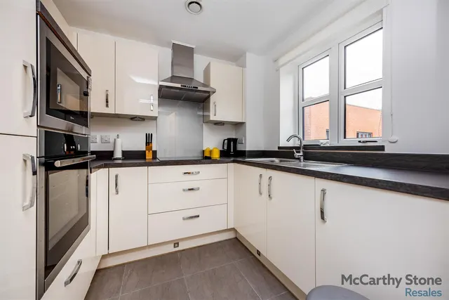 Ockford Road, Godalming, GU7, photo 2