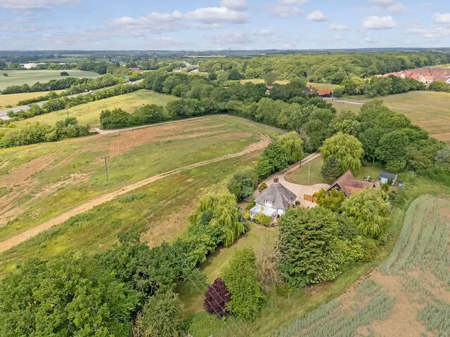 Photo 2 — Buttleys Lane, Dunmow, Essex, CM6 1SJ