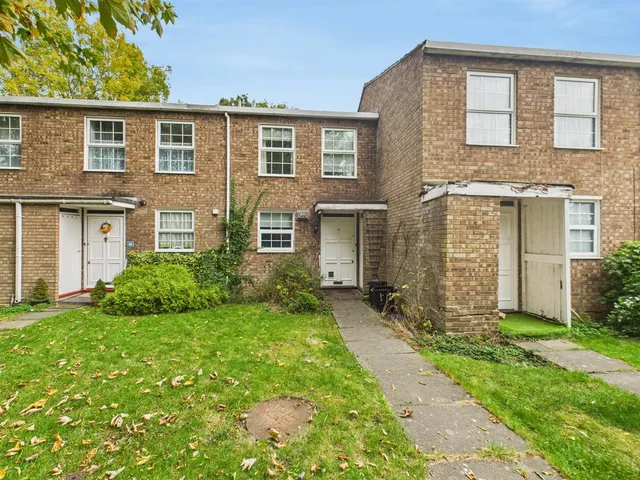 Armstrong Close, Pinner, HA5 2LA, photo 1