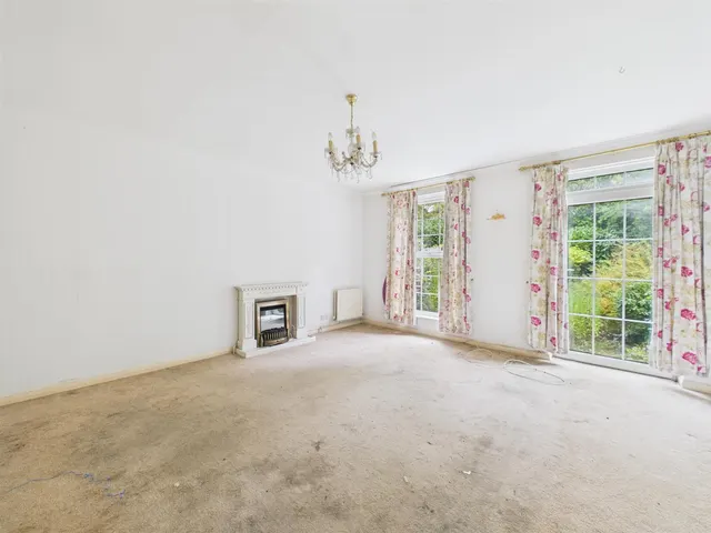 Photo 2 — Armstrong Close, Pinner, HA5 2LA