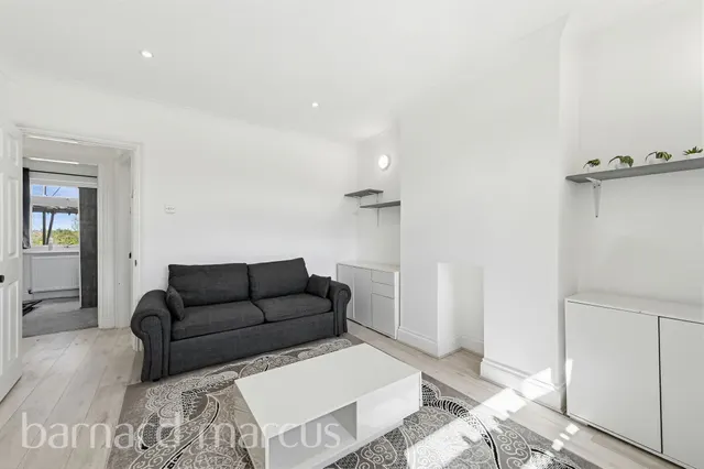 Elmcroft Close, Feltham, TW14, photo 2