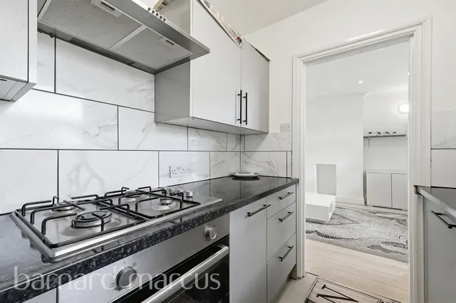 Elmcroft Close, Feltham, TW14, photo 3