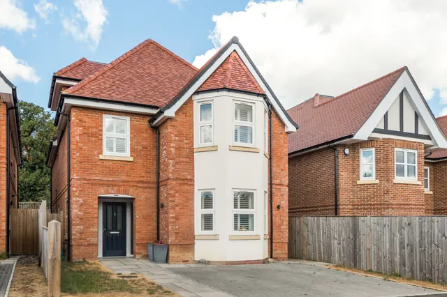 Brunswick Close, Epsom, KT17, photo 1