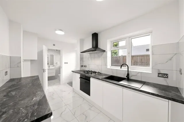 Cromwell Road, Hounslow, TW3, photo 2